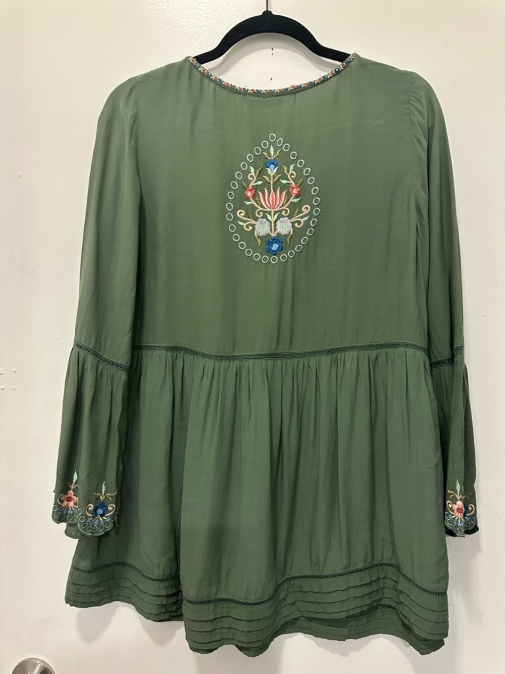 Soft Surroundings Olive Green Viscose Embroidery Embellished Top Sz S - Picture 5 of 6